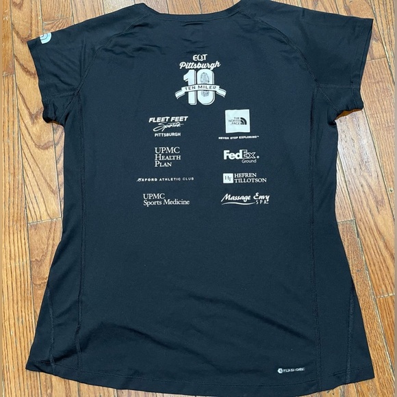The North Face Black Graphic Tee - Picture 10 of 10